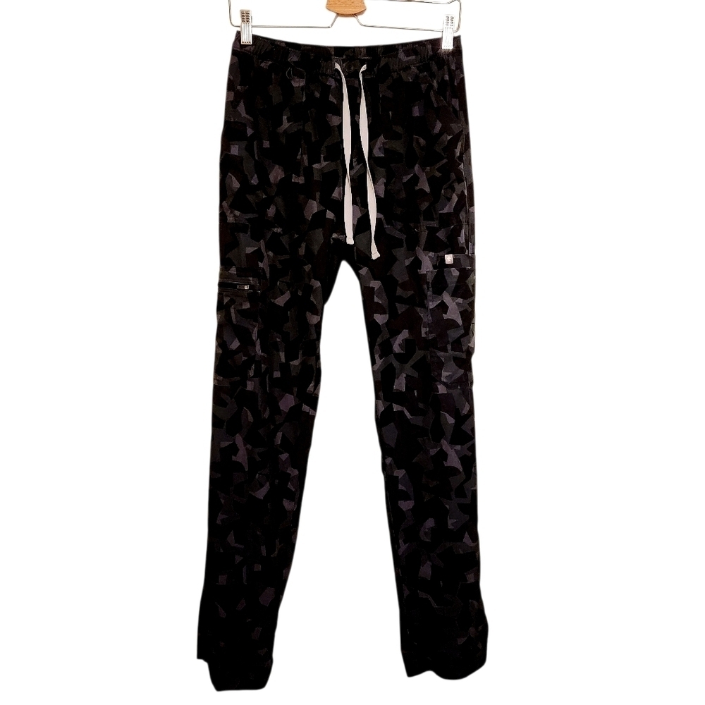 FIGS | Men's Black & Gray Camouflage Cargo Jogger Medical Scrubs Pants (Size XS)